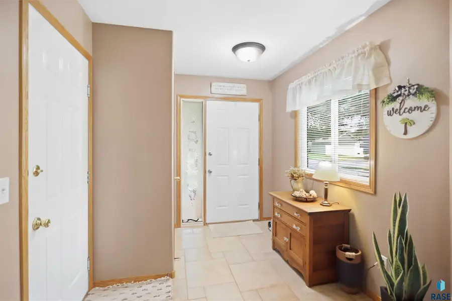 4308 E 38th St, Sioux Falls, SD 57103 - #2
