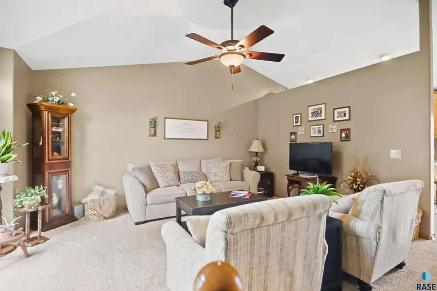 4308 E 38th St, Sioux Falls, SD 57103 - #3