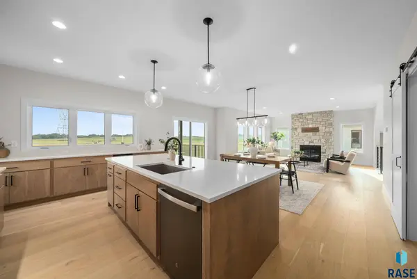1517 W Autumn Cir, Brandon, SD 57005
