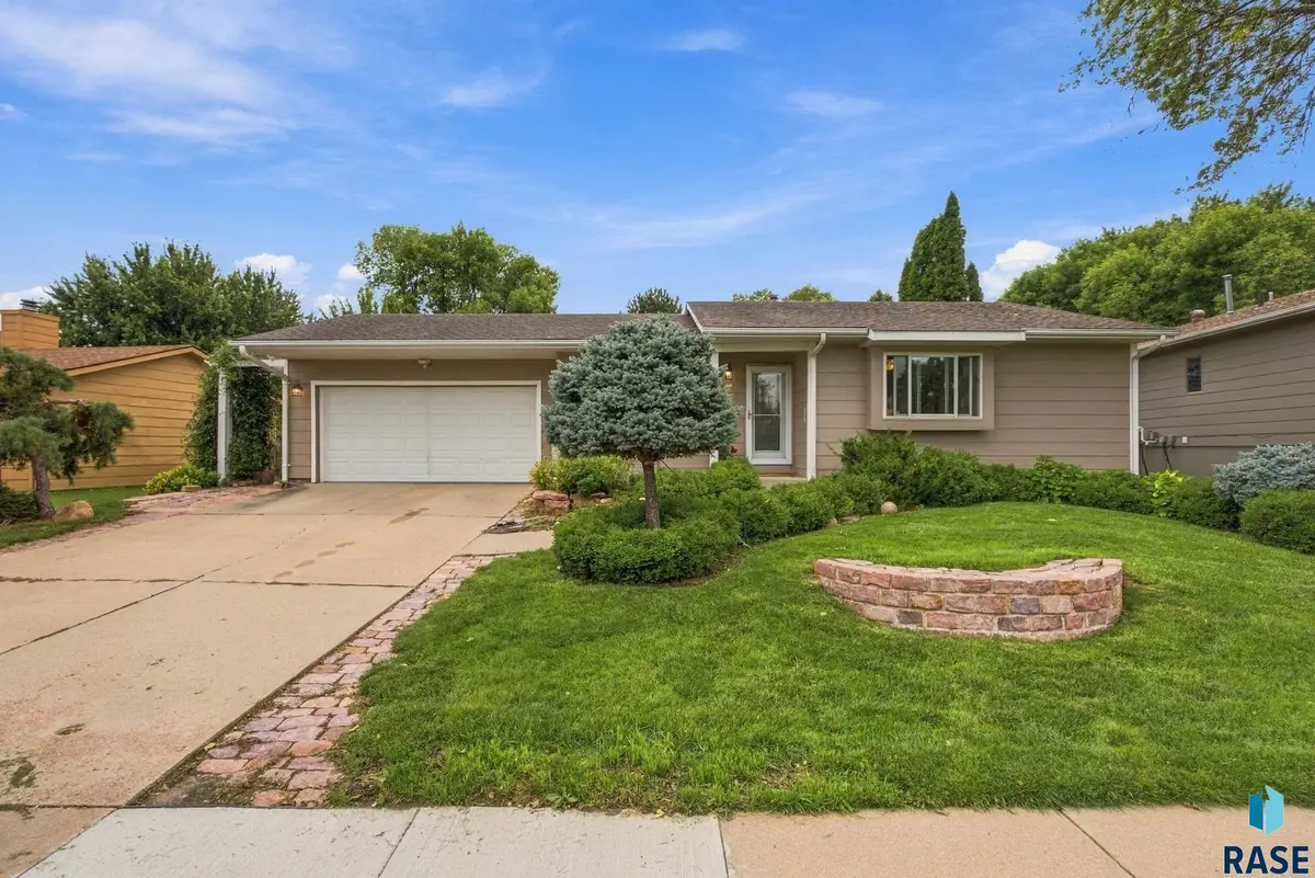4405 S Laurel Oak Dr, Sioux Falls, SD 57103 - #1
