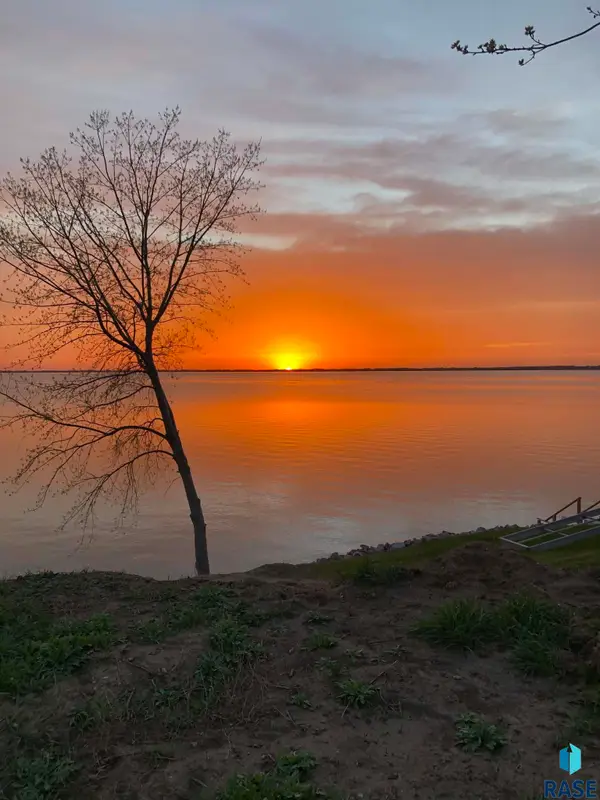 164 SE Lake Dr, Estelline, SD 57234