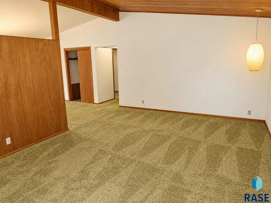 2700 S Jefferson Ave, Sioux Falls, SD 57105 - #2
