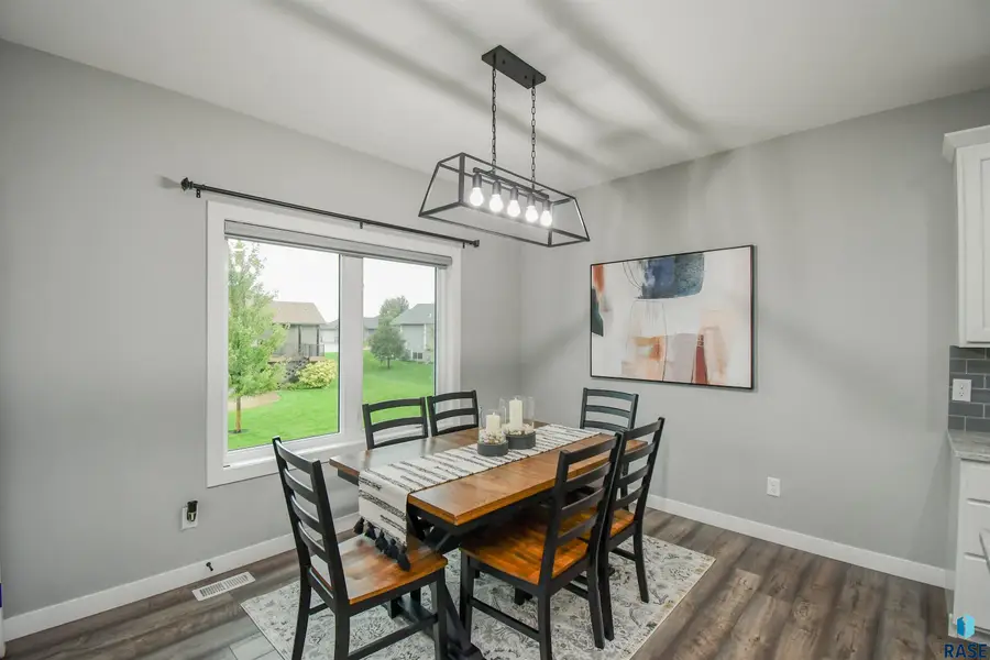 6616 E 33rd St, Sioux Falls, SD 57110 - #2