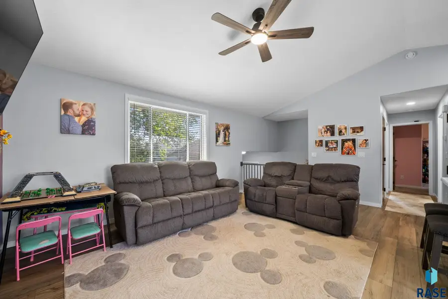 6904 W 66th St, Sioux Falls, SD 57106 - #3