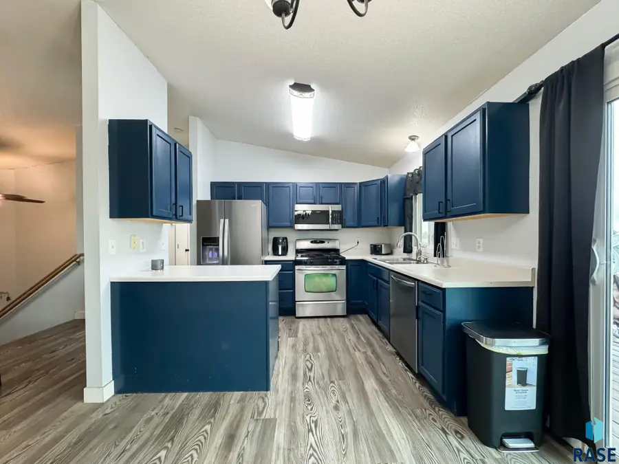 832 S Wheatland Ave, Sioux Falls, SD 57106 - #2