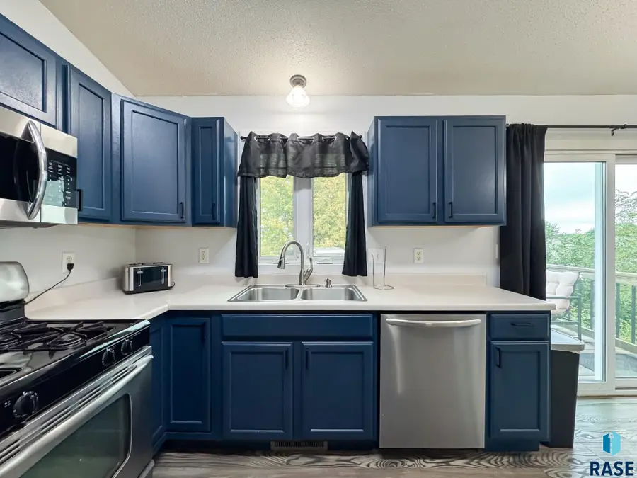 832 S Wheatland Ave, Sioux Falls, SD 57106 - #3