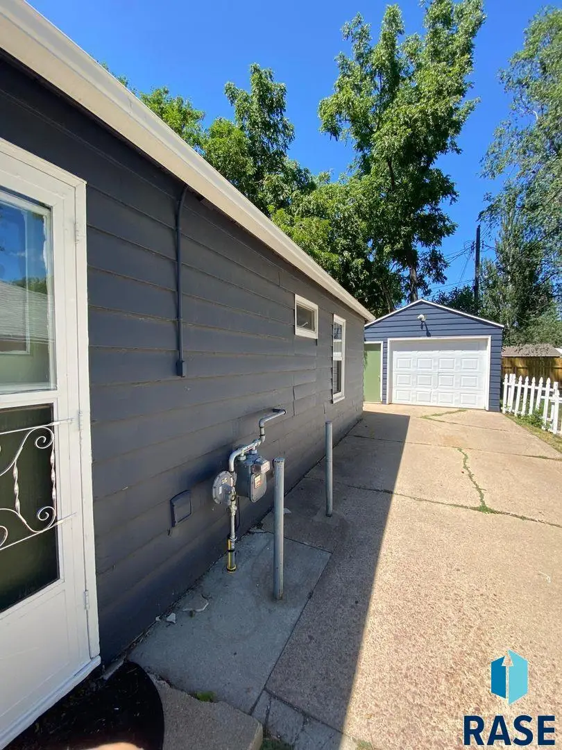 1512 W 28th St St, Sioux Falls, SD 57105 - #2