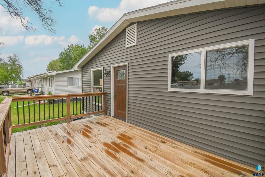 919 S Academy St, Lennox, SD 57039 - #2