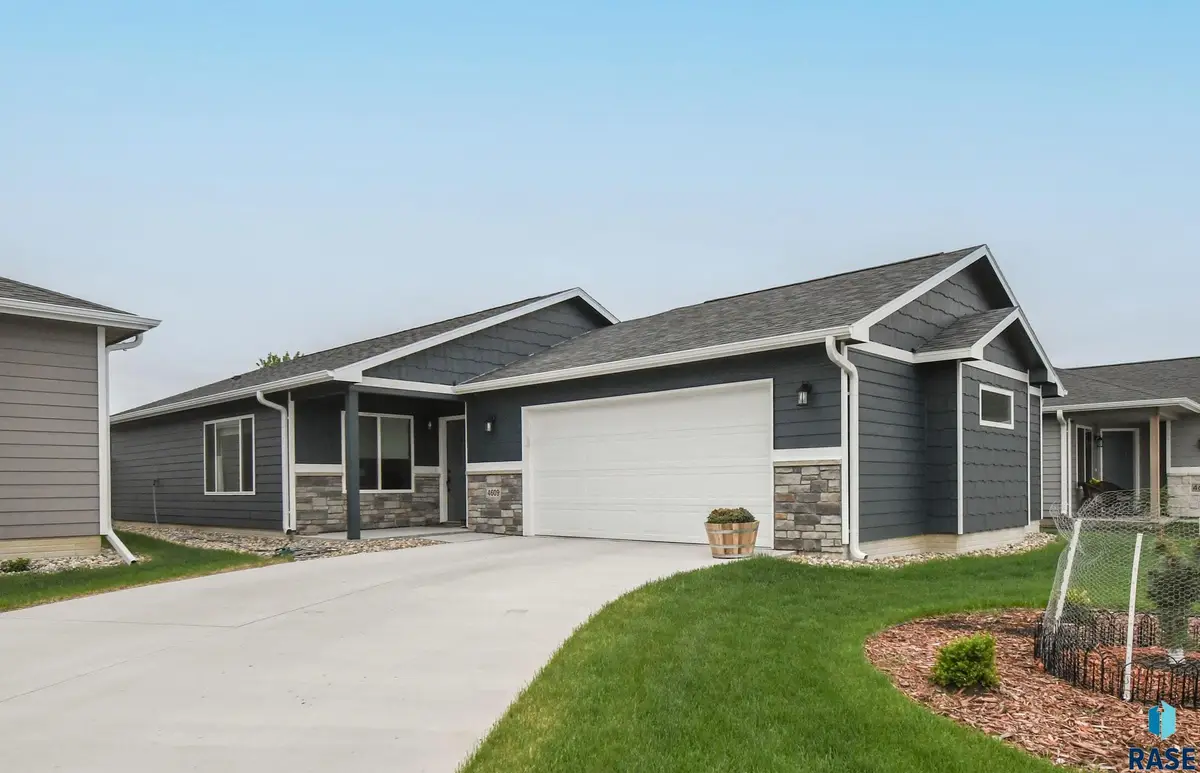 4609 W 34th St N, Sioux Falls, SD 57107 - #1
