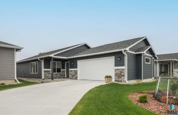 4609 W 34th St N, Sioux Falls, SD 57107