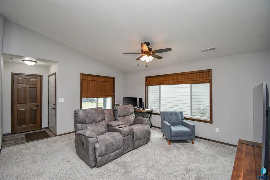 4609 W 34th St N, Sioux Falls, SD 57107 - #2
