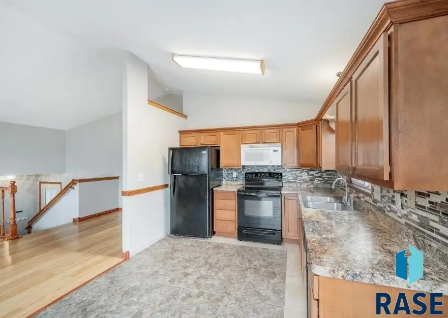 5604 S Sundowner Ave, Sioux Falls, SD 57106 - #1