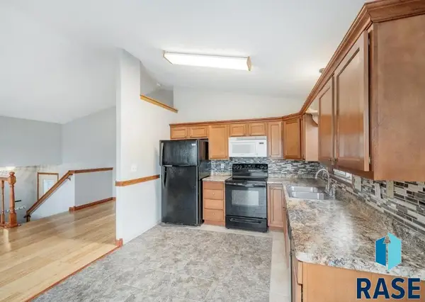 5604 S Sundowner Ave, Sioux Falls, SD 57106