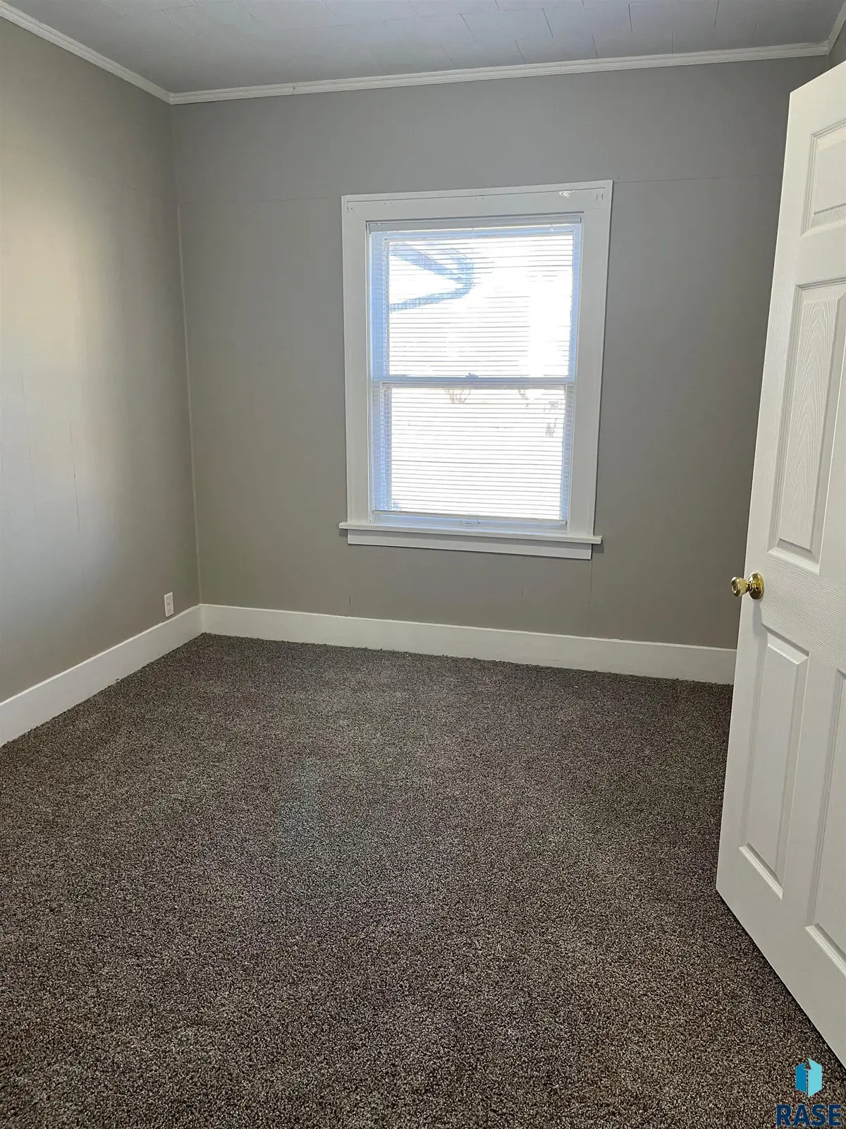 925 W 12th St, Sioux Falls, SD 57104 - #1