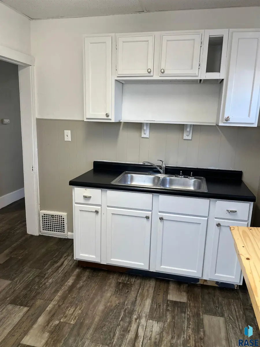 925 W 12th St, Sioux Falls, SD 57104 - #2