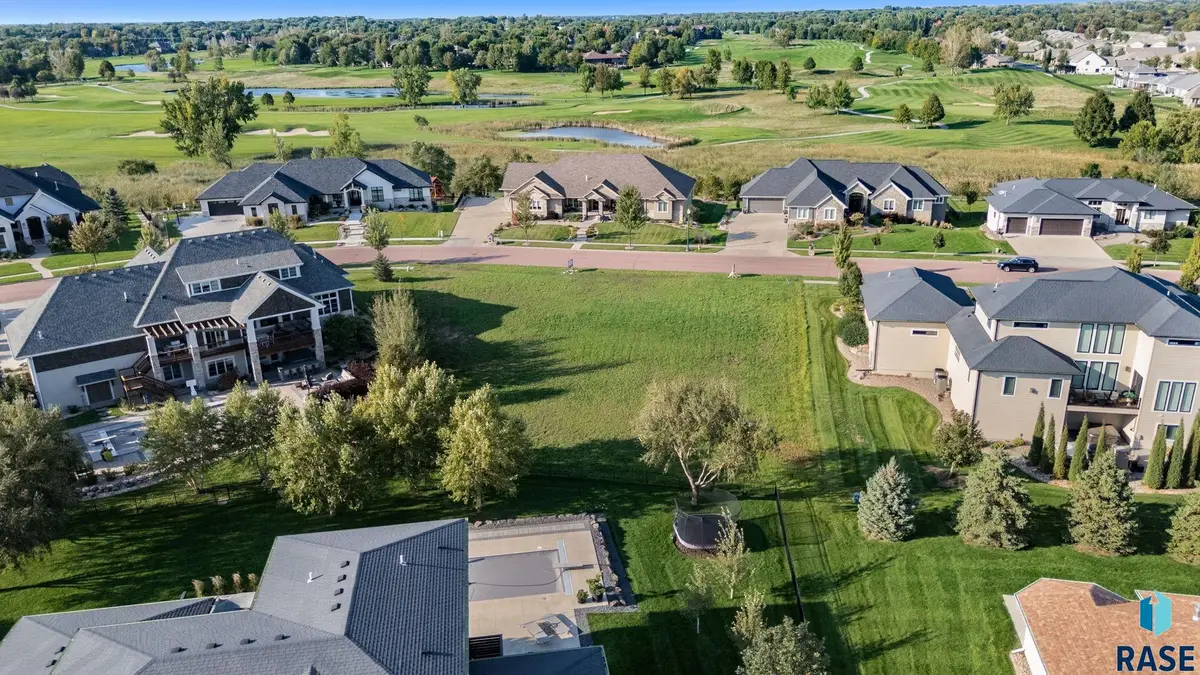 509 E Shadow Creek Ln, Sioux Falls, SD 57108 - #1