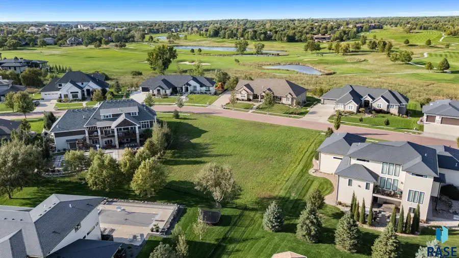 509 E Shadow Creek Ln, Sioux Falls, SD 57108 - #2