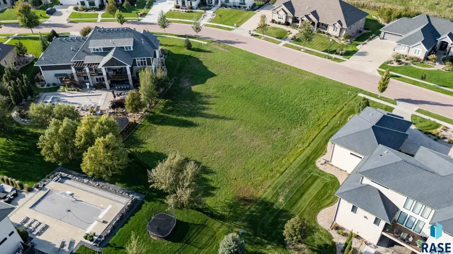 509 E Shadow Creek Ln, Sioux Falls, SD 57108 - #3