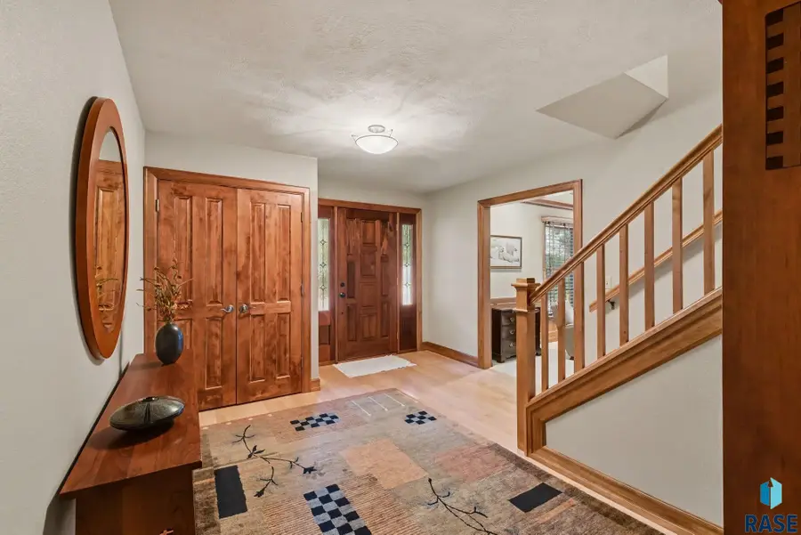 527 Ashmont Rd, Madison, SD 57042 - #2