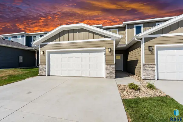 4610 E Whisper Ridge Pl, Sioux Falls, SD 57108