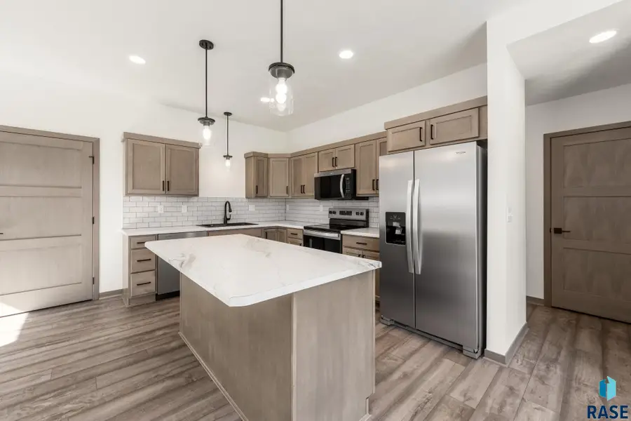 4611 E Whisper Ridge Pl, Sioux Falls, SD 57108 - #2