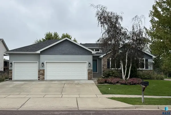 2420 E Baxter Cir, Sioux Falls, SD 57108