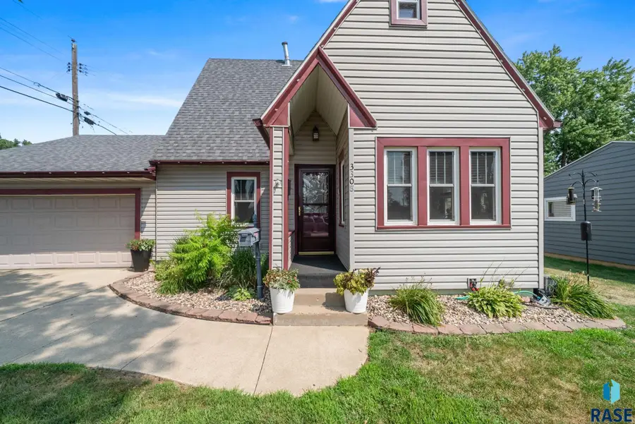 3308 S Center Ave, Sioux Falls, SD 57105 - #2