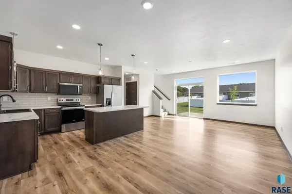 4613 E Whisper Ridge Pl, Sioux Falls, SD 57108
