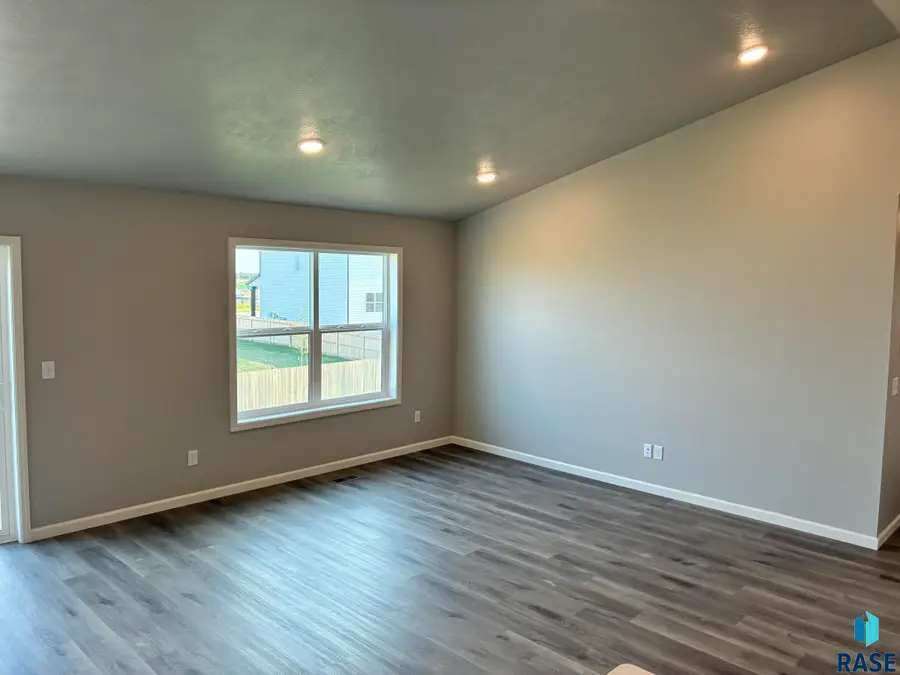 2201 E Alexa St, Brandon, SD 57005 - #3