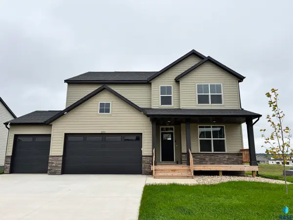 2713 S Copper Creek Ave, Sioux Falls, SD 57110