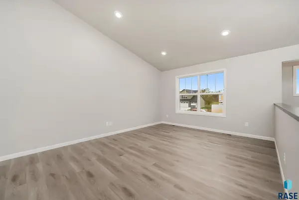 2205 E Alexa St, Brandon, SD 57005
