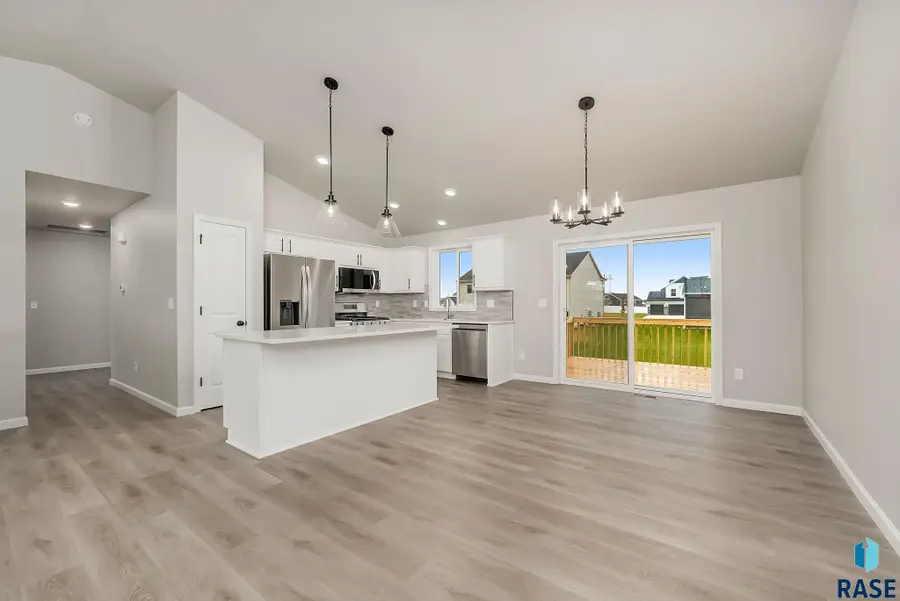 2205 E Alexa St, Brandon, SD 57005 - #2