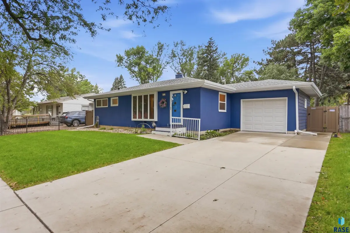 3013 S Jefferson Ave, Sioux Falls, SD 57105 - #1