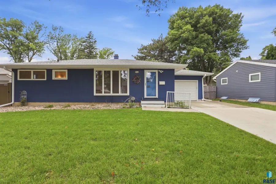 3013 S Jefferson Ave, Sioux Falls, SD 57105 - #2