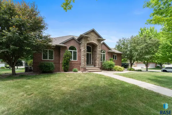 6205 S Pinehurst Ct, Sioux Falls, SD 57108