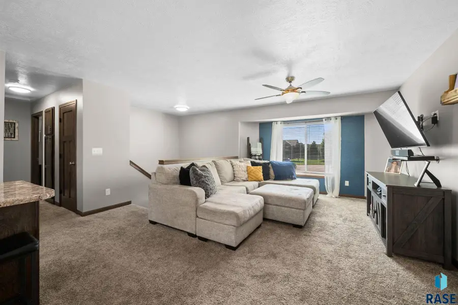 104 Dakota Cir, Valley Springs, SD 57068 - #3