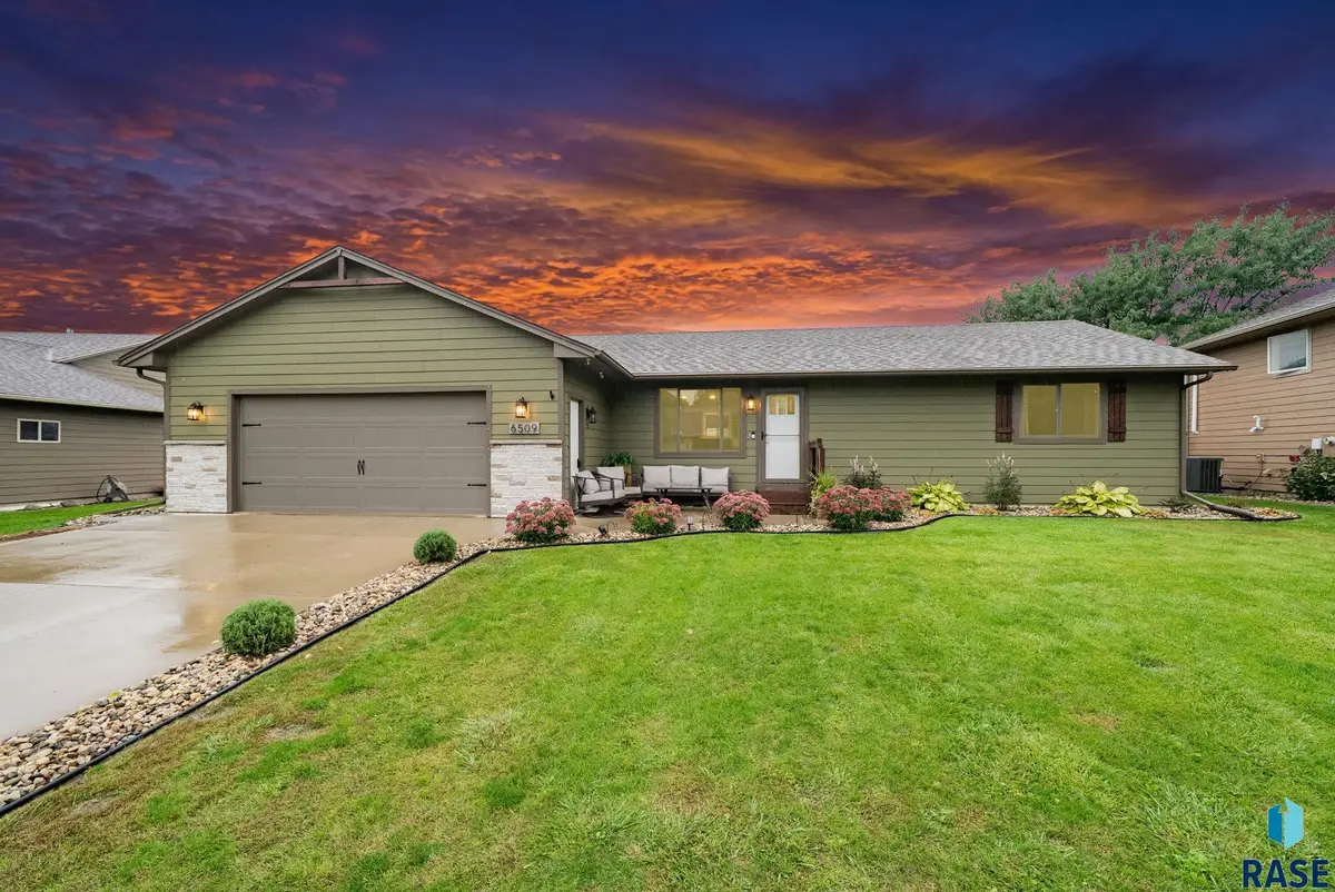 6509 W Bonnie Ct, Sioux Falls, SD 57106 - #1