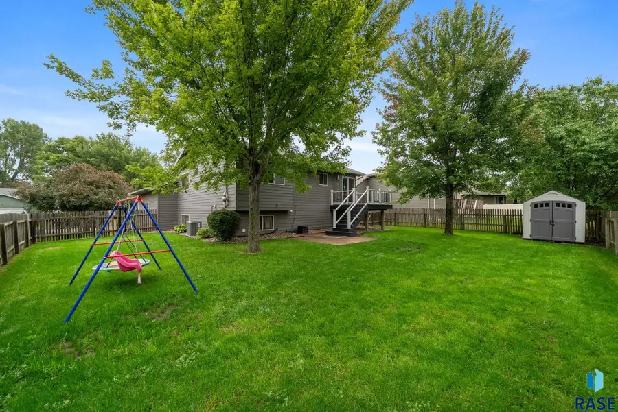 1135 Sunset Dr Dr, Beresford, SD 57004 - #2