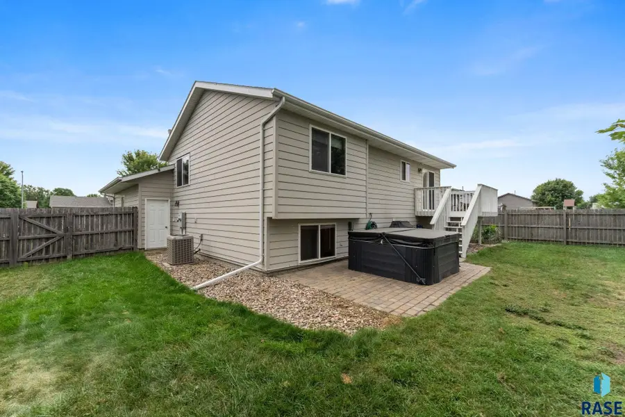 5609 S Cain Ave S, Sioux Falls, SD 57106 - #2