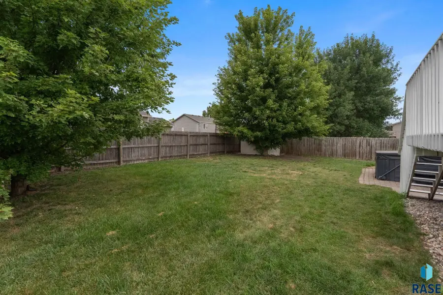 5609 S Cain Ave S, Sioux Falls, SD 57106 - #3