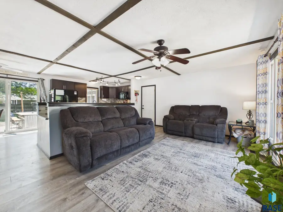 209 W 7th St, Hartford, SD 57033 - #3
