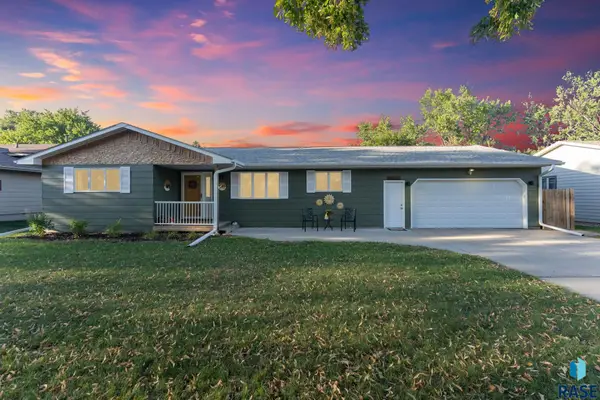 5712 W Walden Dr, Sioux Falls, SD 57106