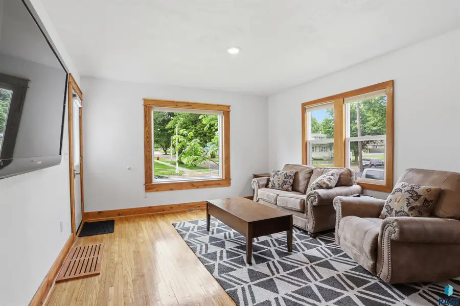 401 W 29th St, Sioux Falls, SD 57105 - #2