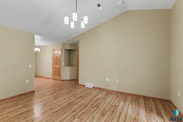 828 E 70th St, Sioux Falls, SD 57108