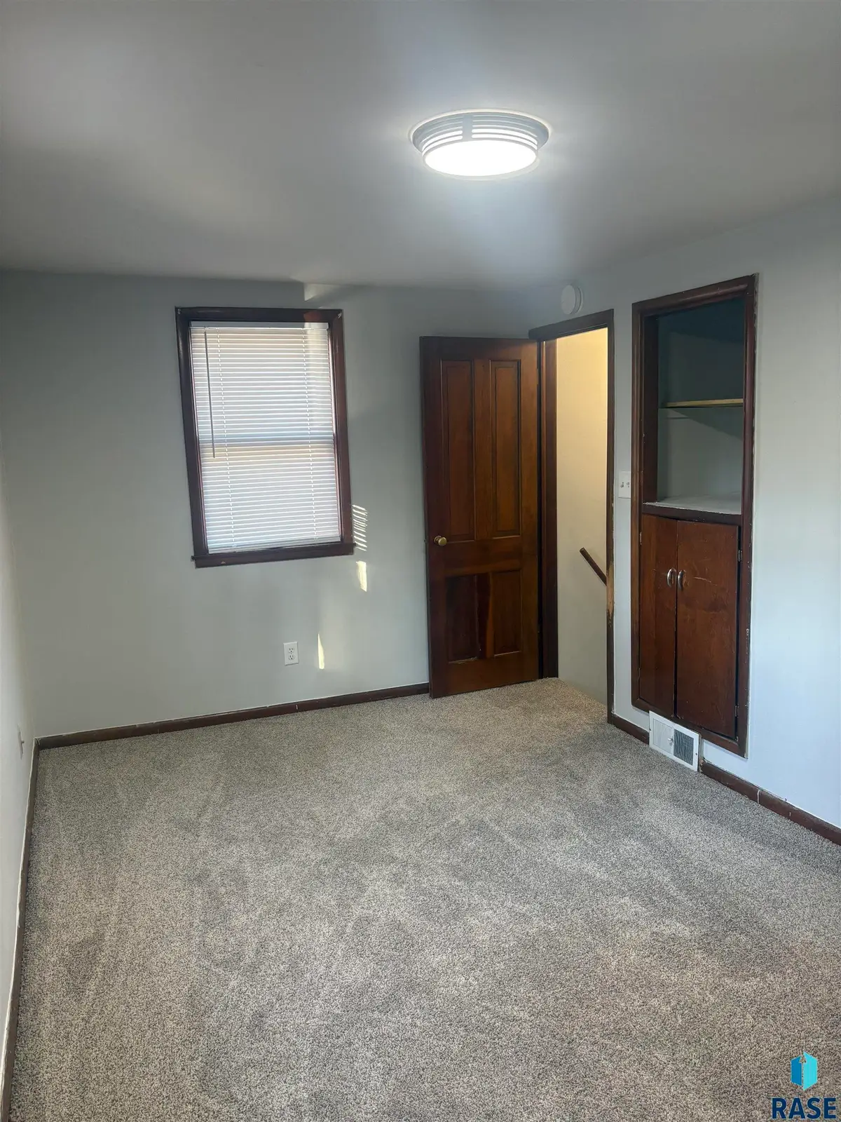 605 S Spring Ave, Sioux Falls, SD 57104 - #1
