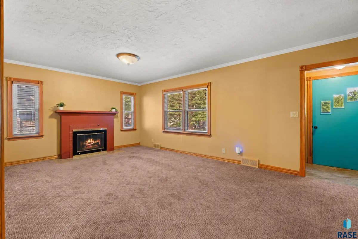 1211 W 13th St, Sioux Falls, SD 57104 - #1