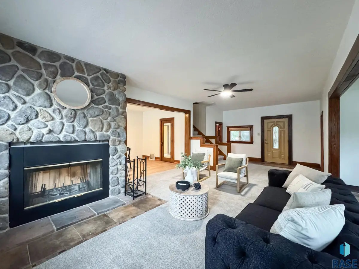 1501 W 9th St, Sioux Falls, SD 57104 - #1
