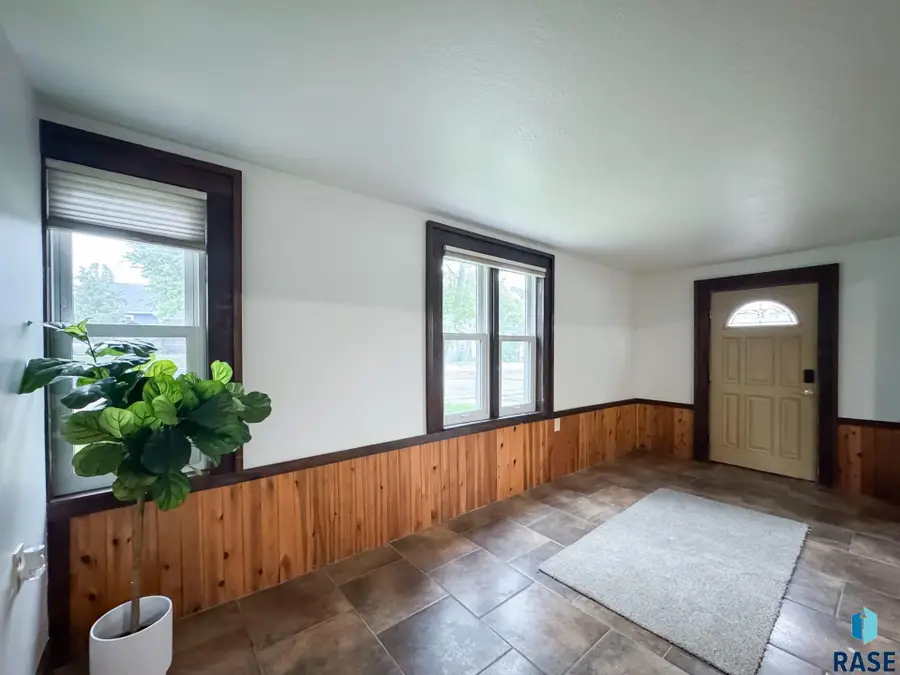 1501 W 9th St, Sioux Falls, SD 57104 - #3