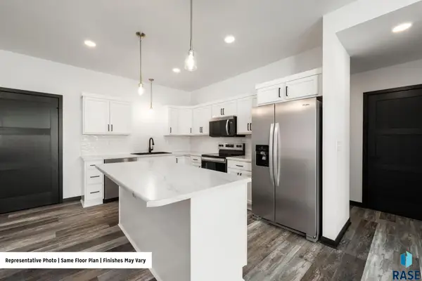 4616 E Whisper Ridge Pl, Sioux Falls, SD 57108
