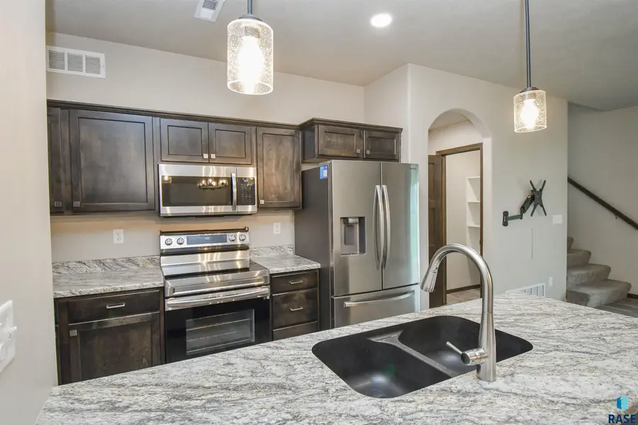 5810 S Whisper Creek Pl, Sioux Falls, SD 57108 - #2